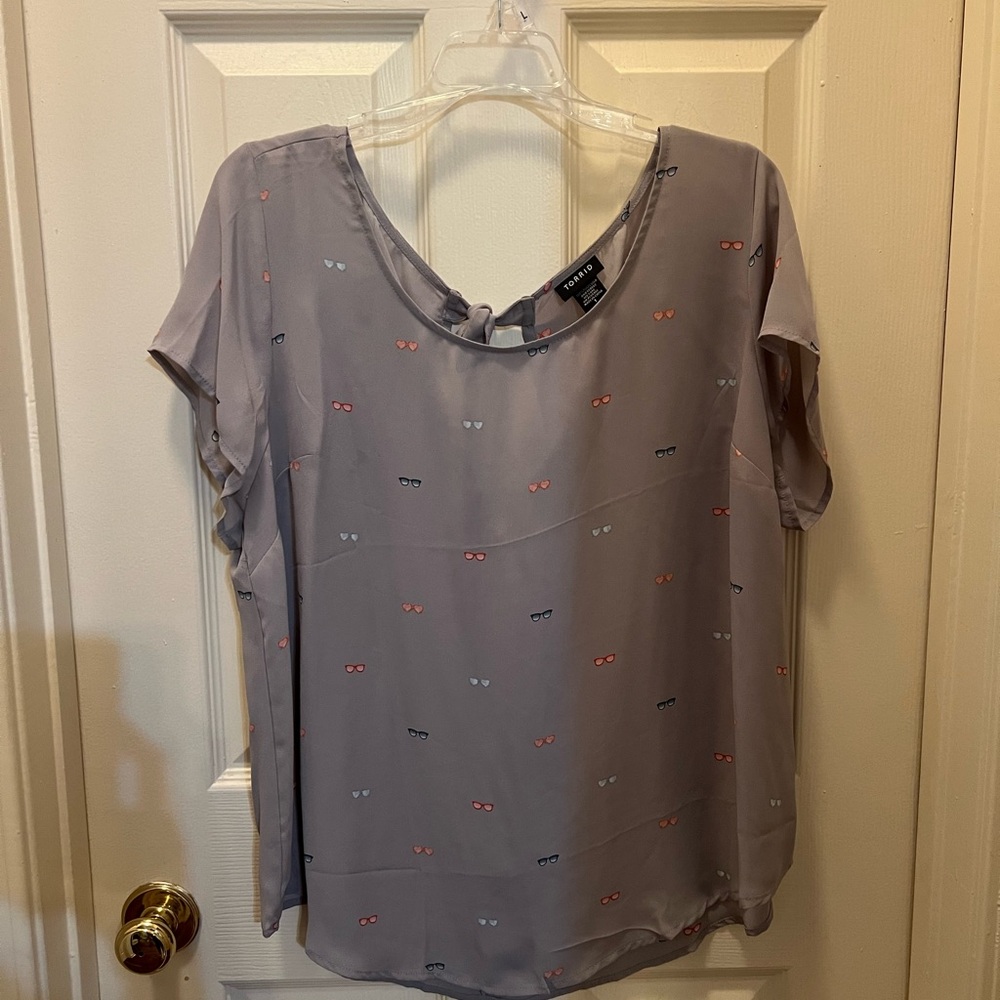 Torrid Gray Blouse with Sunglasses Pattern